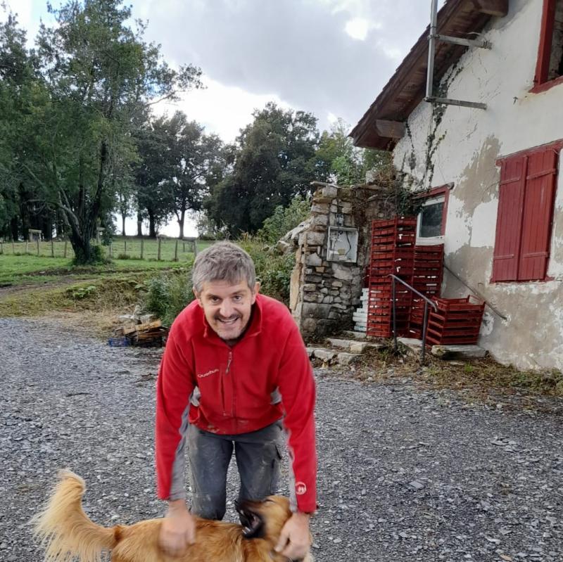 _tentsio_momentu_batean_gira_guk_eskatzen_dugu_herriko_etxeari_jendetasun_piskabat_