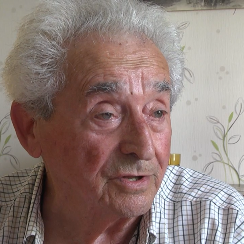 _nahi_ginuen_zerriaren_pixontzia_bildu_ez_ginuen_baloirik_ordian_hura_garbitzen_eta_hantzen_ginien_eta_futbolean_ari_ginen_