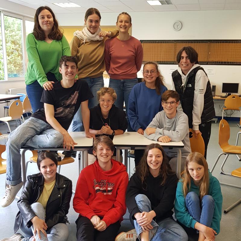 ziburuko_piarres_larzabal_kolegioko_12_ikasle_saristatu_dituzte_dokumental_batentzat