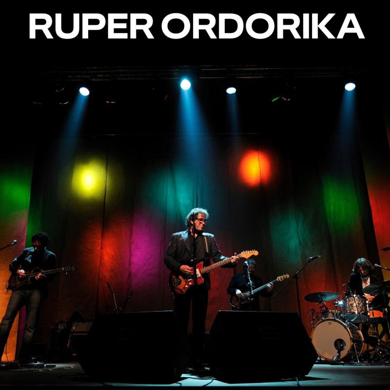 ruper_ordorika_bere_taldearekin_bixintxo_elkarteak_gomitaturik