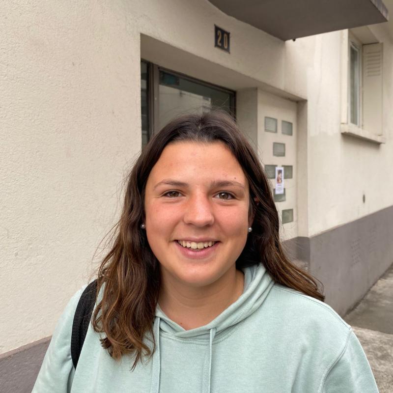 thais_trounday_errugbilariarekin_hizketan