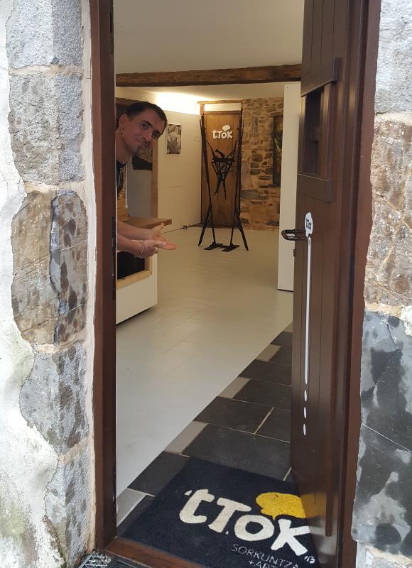 ttok_artistentzat_erakusleiho_berri_bat_uztaritzen