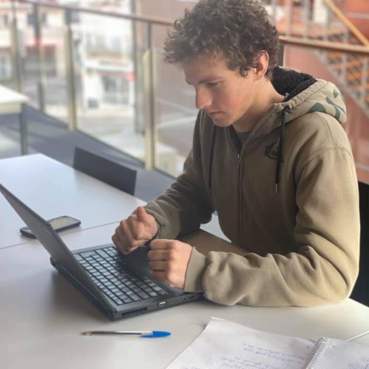 ametsen_doinua_gidoiarekin_next_station_lehiaketa_irabazi_du_frank_harrietek