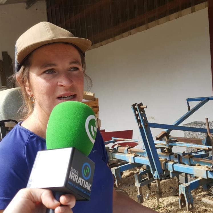 ezinbesteko_laborantxa_tresnak_baratzezainaren_bizkarra_zaintzeko