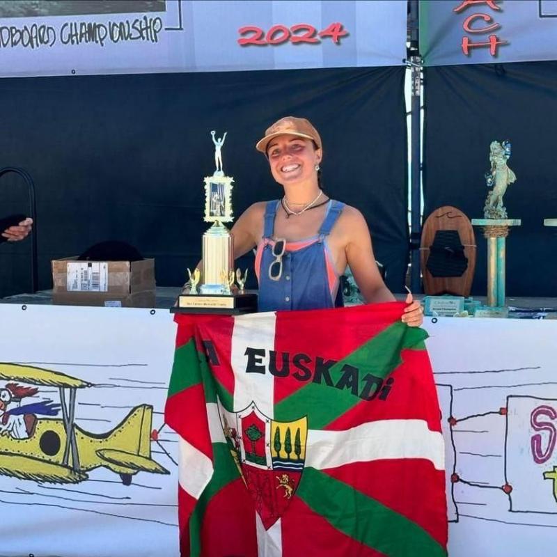 uhaina_kailani_hegoas_16_urteko_munduko_bodysurf_txapelduna