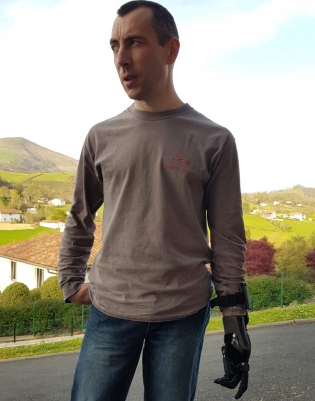 jean_paul_larteguy_ohitzen_hasten_da_bere_esku_bionikoari