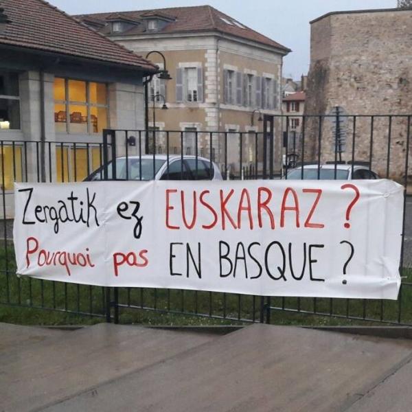 baionako_ikasle_mugimenduak_ez_dio_mus_